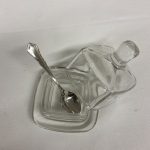 Salière ou poivrière de table avec cloche